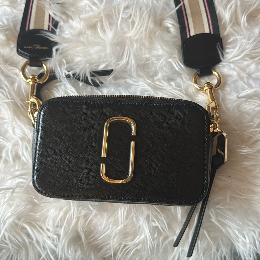 Marc Jacob’s Snap Shot Black Crossbody Bag